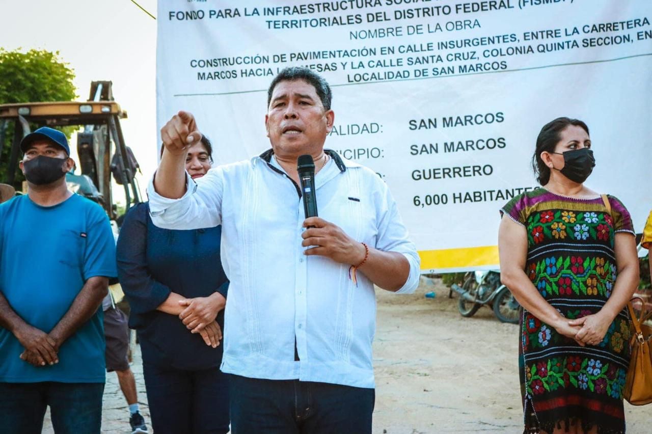 Inicia Tomás Hernández Palma trabajos de pavimentación de la calle principal de la colonia Quinta Sección de San Marcos