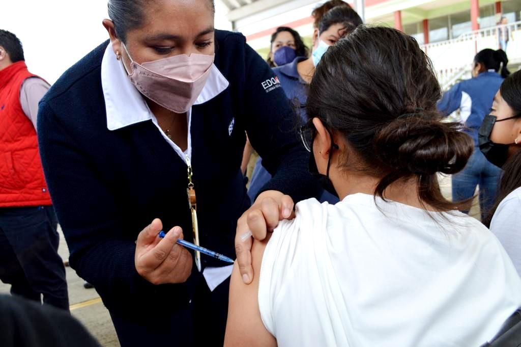 Anuncian segundas dosis de vacunas contra COVID-19 para niñas y niños de 12 y 13 años en 107 municipios del Edoméx