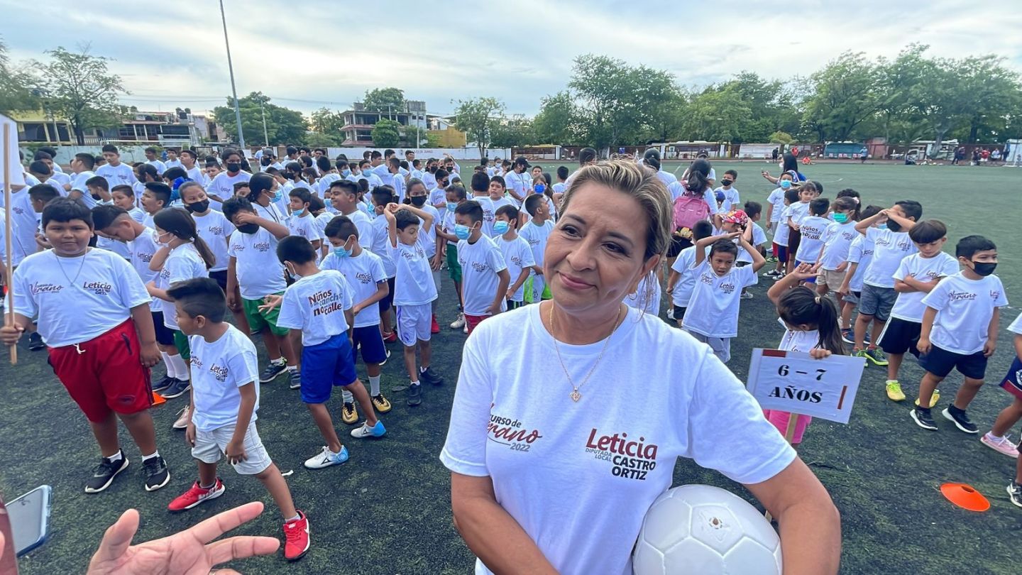 Inaugura Leticia Castro curso de futbol ’Niños en las canchas, no en las calles’
