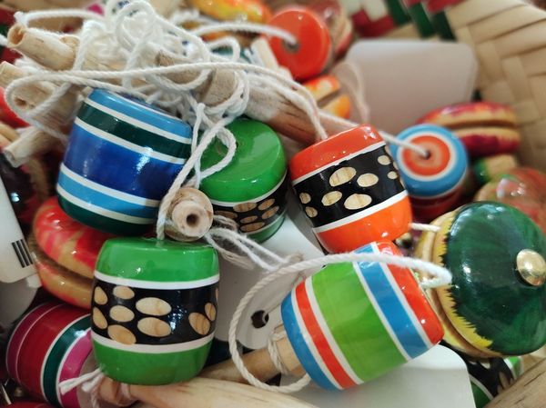 Elaboran manos Mexiquenses tradicionales baleros de madera