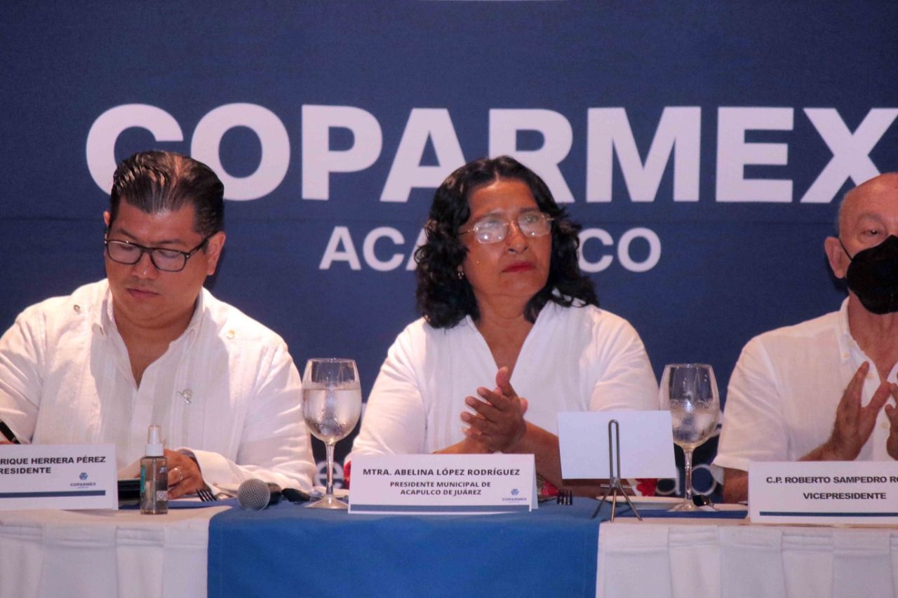 ’Juntos podemos levantar a Acapulco’, dice Abelina López a empresarios de Coparmex
