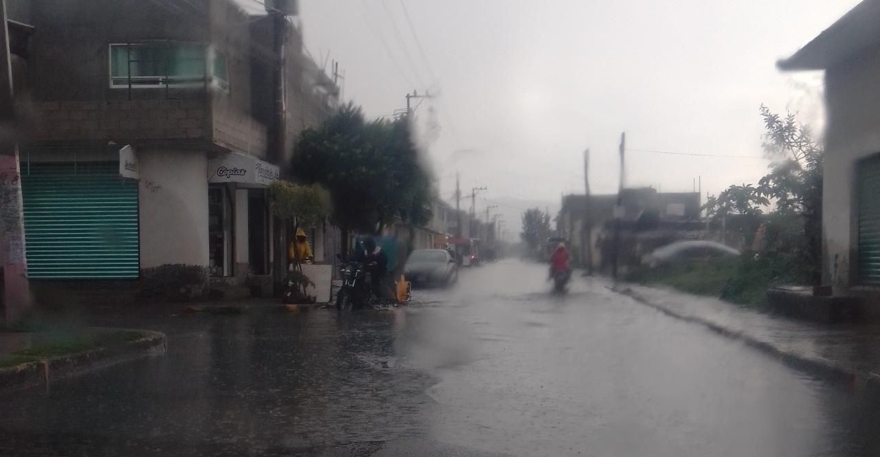 Intensas lluvias afectan a vecinos de la colonia Granjas Arenal