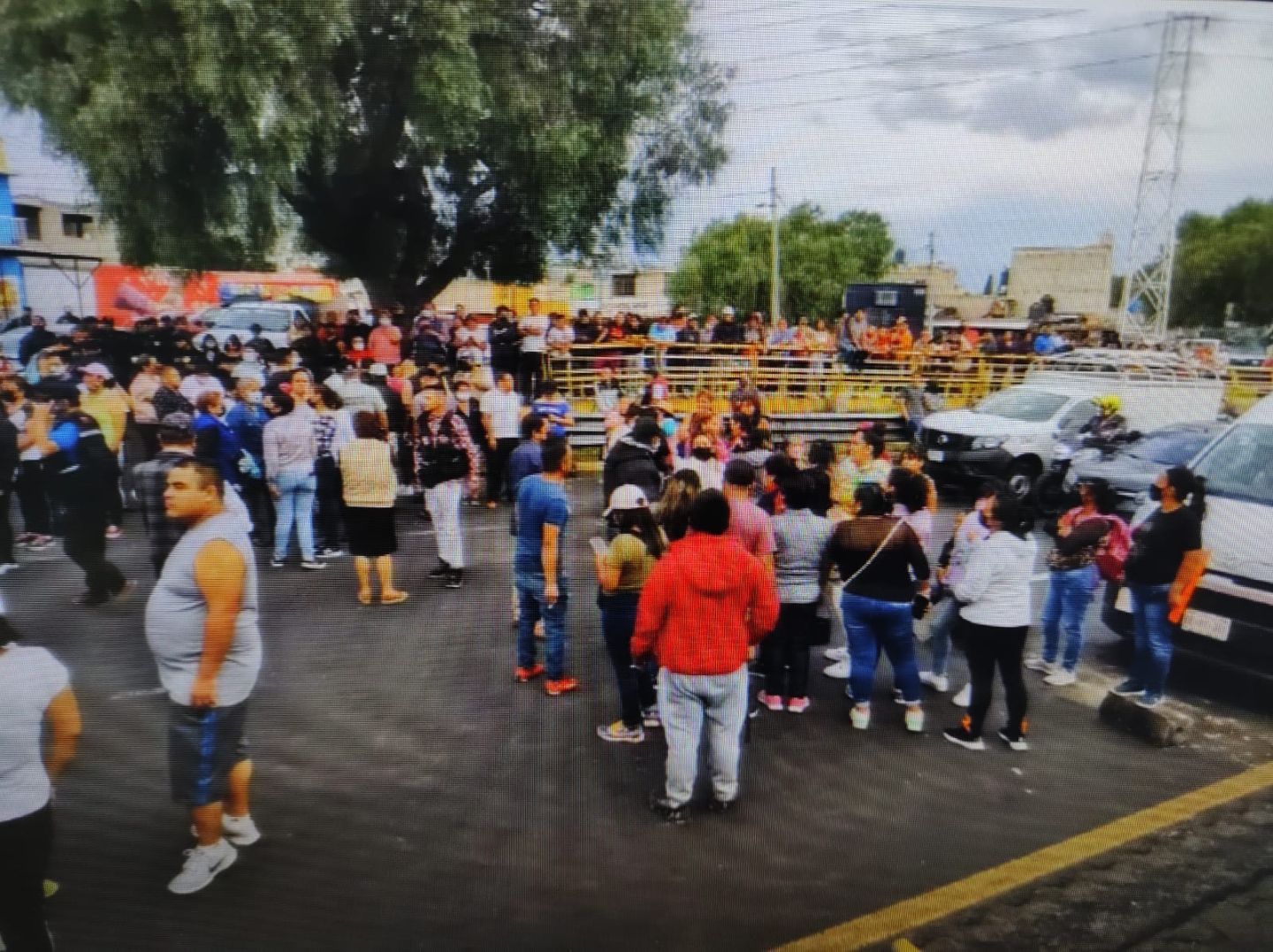 #Por extorsiones, asesinatos, asaltos y abusos transportistas del Edomex cierran vialidades