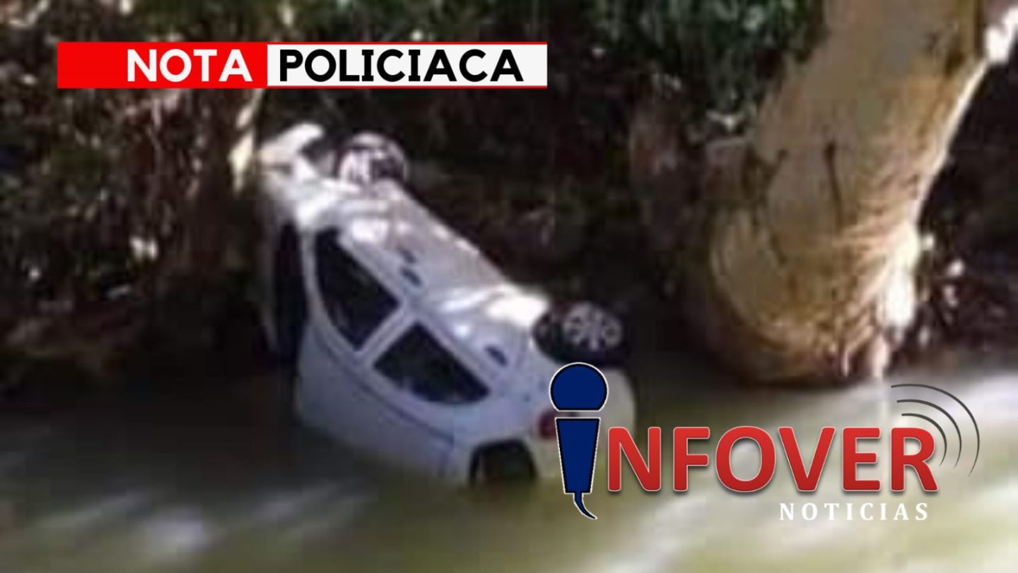 Cae automóvil al Río en San Andrés Tenejapan