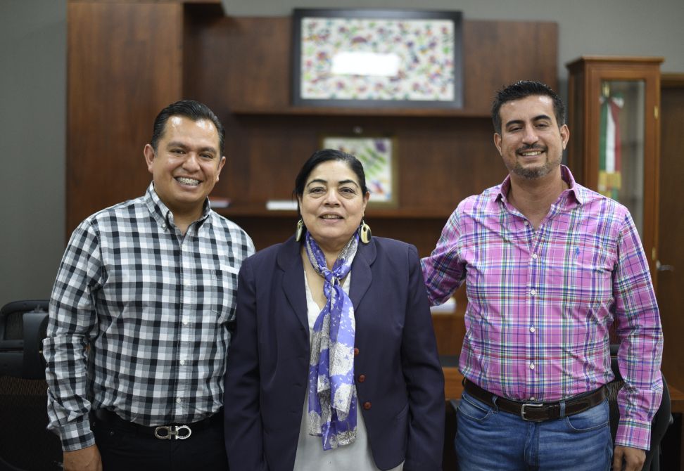 Presidente Jorge Hdz Araus y Diputada Adelfa Zúñiga reciben a huejutlenses en el Congreso del Estado de Hidalgo 