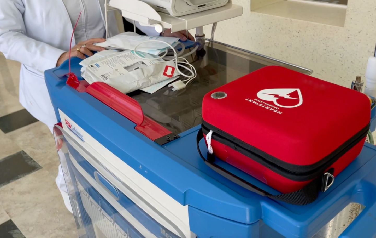Atiende ISSEMYM a pacientes en situación de urgencia con equipo emergente ’Carro Rojo’ 