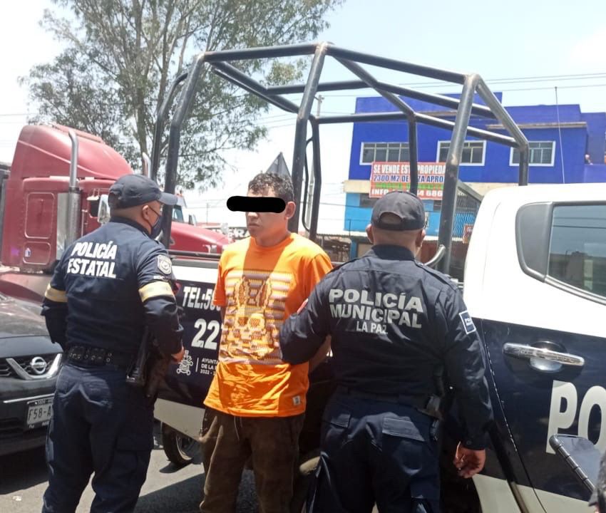 #Policías municipales de La Paz y del edomex: lograron recuperan vehículo con reporte de robo en la Carretera México – Texcoco.