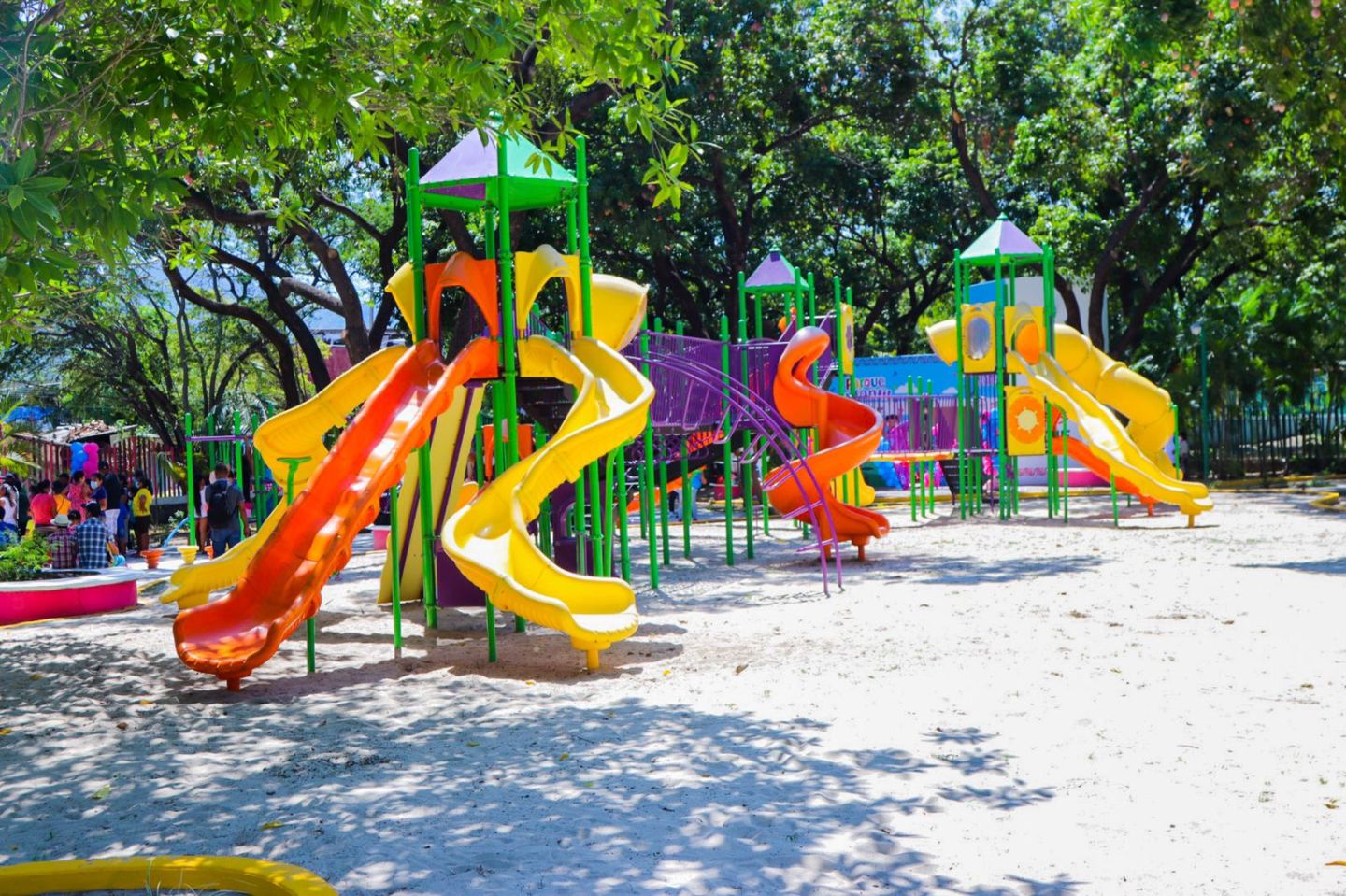 Reinaugura Liz Salgado Pineda parque infantil DIF en la colonia Renacimiento en Acapulco