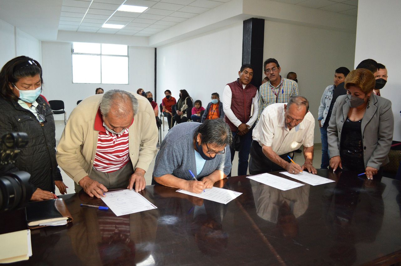 Comerciantes de Chimalhuacán  firman convenio para reubicarse en mercado nuevo