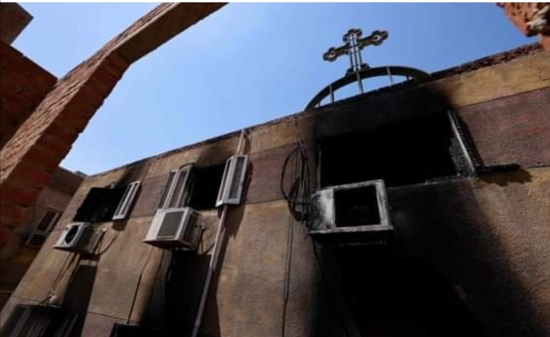 Incendio arrasa iglesia abarrotada en Egipto; reportan al menos 41 muertos 