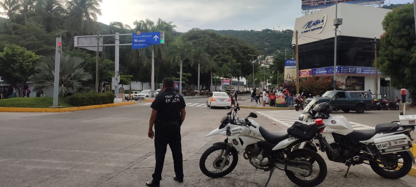 Policía de Tránsito Estatal establece operativo de vialidad en avenida Escénica de Acapulco