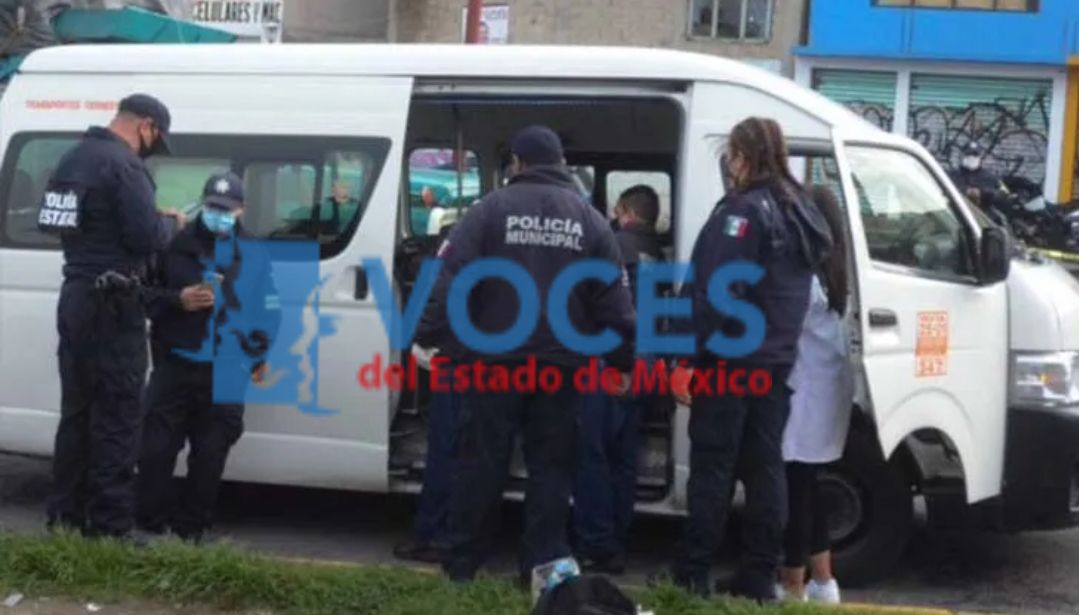 Ratas matan a balazos a pasajero en combi de  Tecámac  