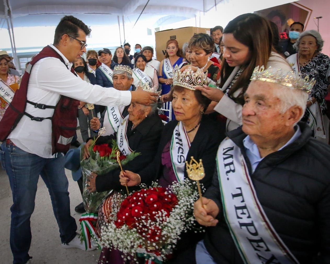 Sistema Municipal DIF agasaja con festejo a más de 1,700 adultos mayores 