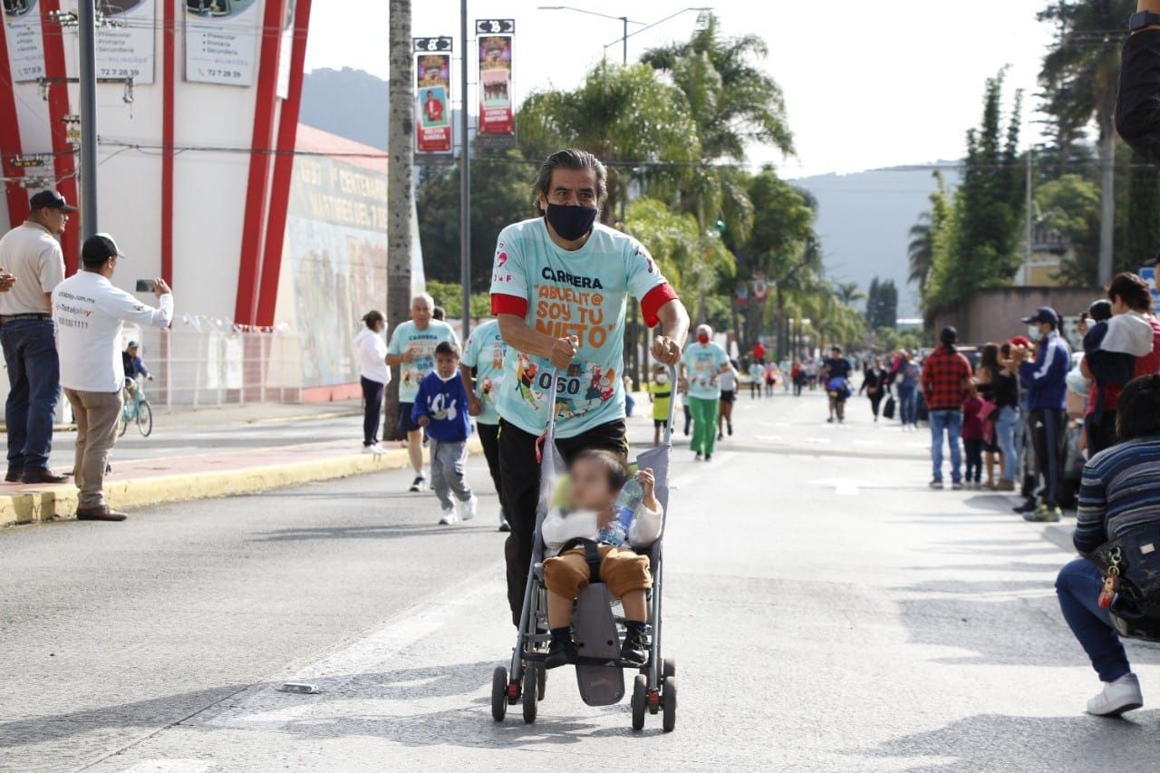 Celebran abuelitos de Río Blanco su día con la carrera ’Abuelito soy tu nieto’ y el Festival ’A tirar polilla’