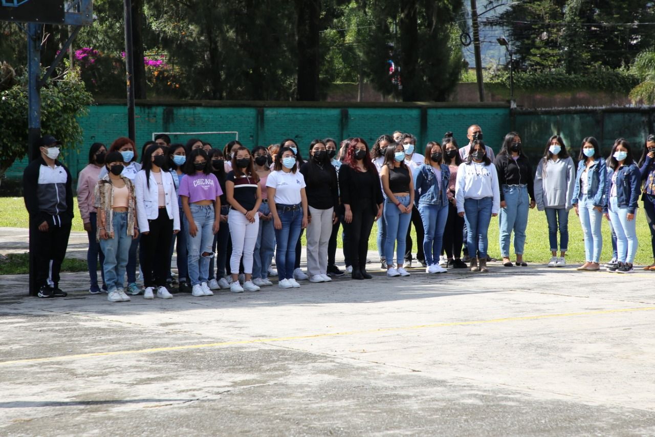 Alcalde da la bienvenida a estudiantes y docentes de la UPN, Unidad 304 Río Blanco