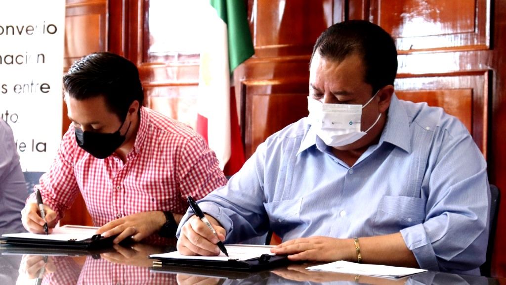 El GEM firma convenios con 13 ayuntamientos de la Región Ixtapan de La Sal para regularizar tierra