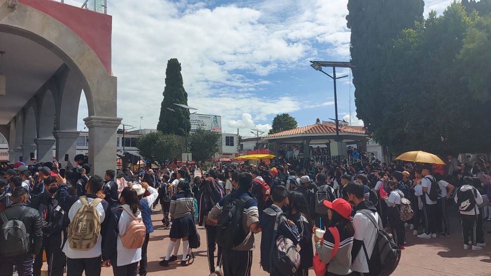 Marchan en Chicoloapan piden seguridad para estudiantes y libertad de presos 