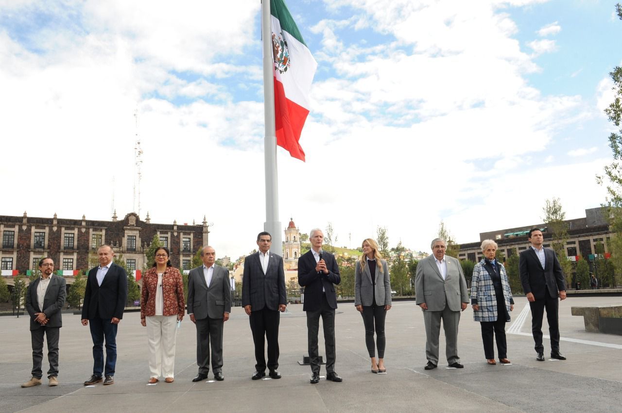 Inauguran restauración histórica de la plaza de los Mártires en Toluca 