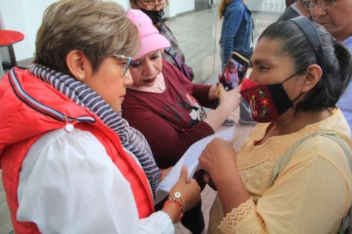 En La Paz, Cristina González entrega 800 tarjetas del Seguro Municipal de Salud en San Isidro