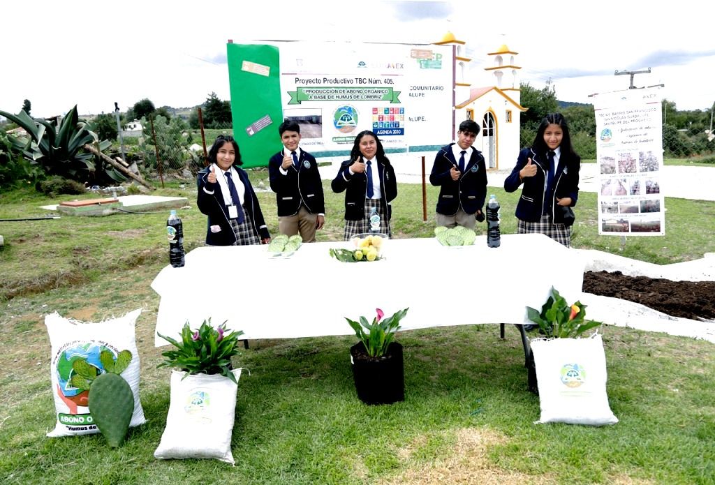 Estudiantes de Telebachillerato desarrollan proyectos comunitarios de Platos Biodegradables y Abono Orgánico