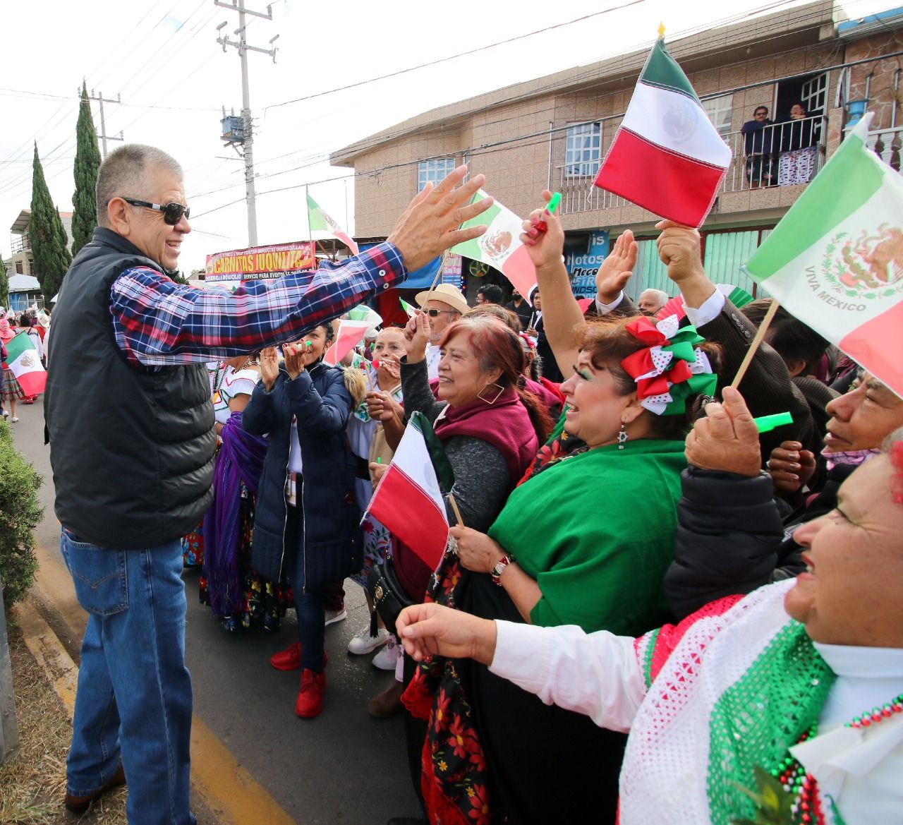 Acolman realiza magno desfile cívico por el  CCXII Aniversario del comienzo de la Independencia de México
