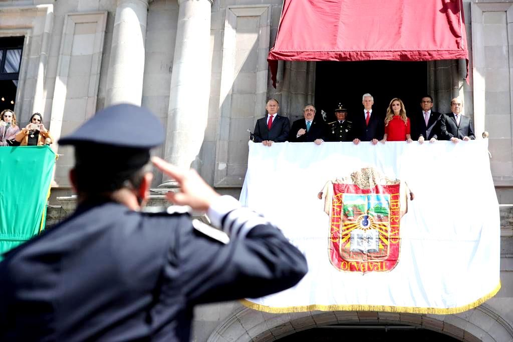 Alfredo del Mazo y titulares de los poderes Legislativo y Judicial del Edoméx encabezan Guardia Solemne y Desfile Cívico Militar por el 212 Aniversario de la Independencia