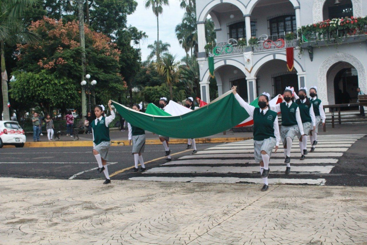 Conmemoran con acto cívico 212 aniversario del inicio de la Independencia de México