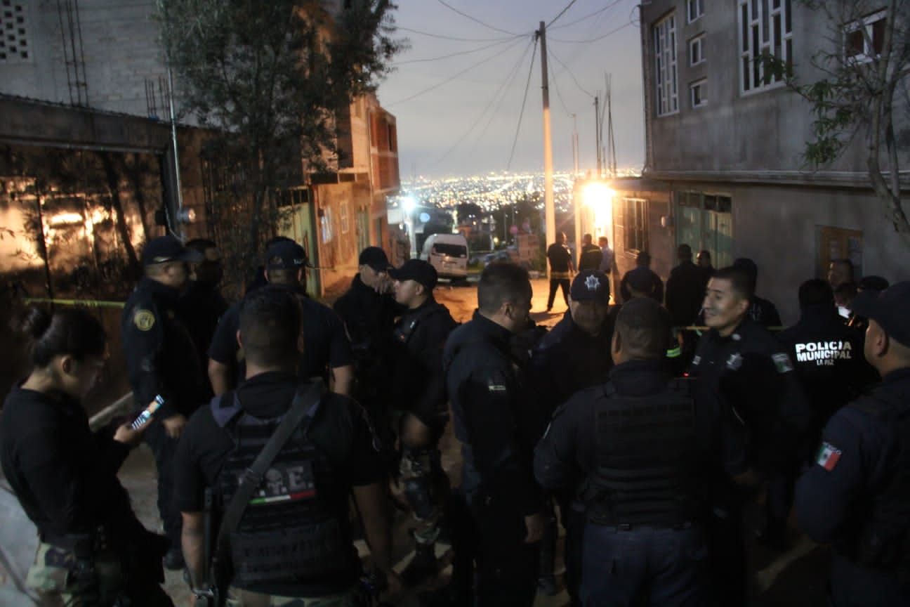 # Policías de La Paz, repelen ataque de civiles armados que habían invadido una casa habitación en la colonia Paraíso: hay un detenido y otro es abatido en el fuego cruzado 