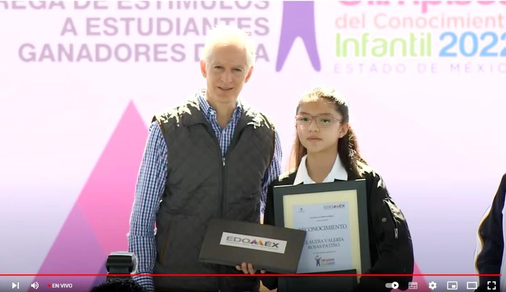 Alfredo del Mazo entrega estímulos a estudiantes ganadores de la Olimpiada del Conocimiento Infantil 2022.