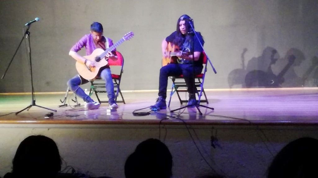 Brinda recital musical ’Azul & Guerra’, en el Centro Cultural y Recreativo Ecatepec