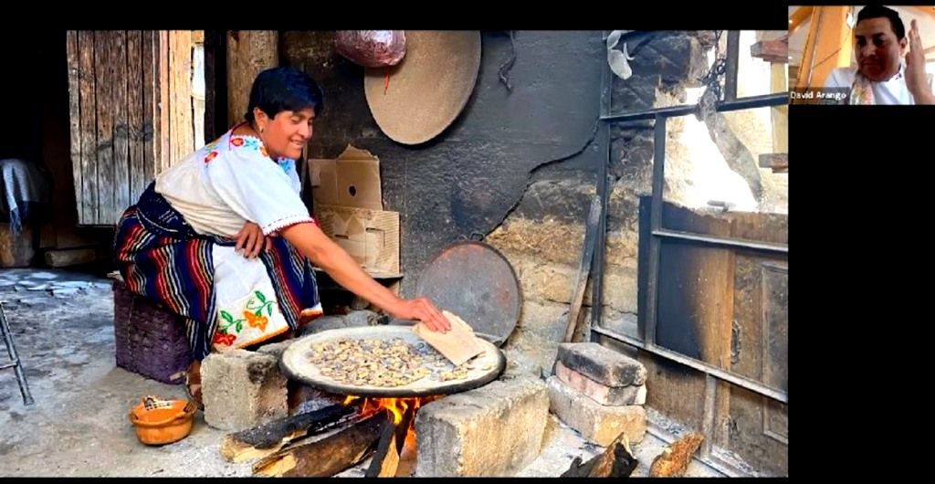 Comparten conversatorio de cocina tradicional nahua en Cultura, Deporte y Turismo en un Click 3.0