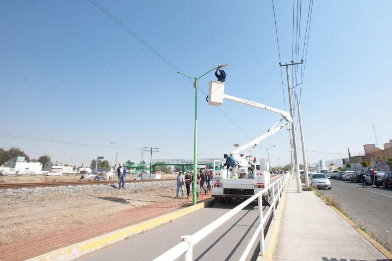 Ecatepec instala más de 4 mil 700 luminarias nuevas en 26 colonias que carecían del servicio
