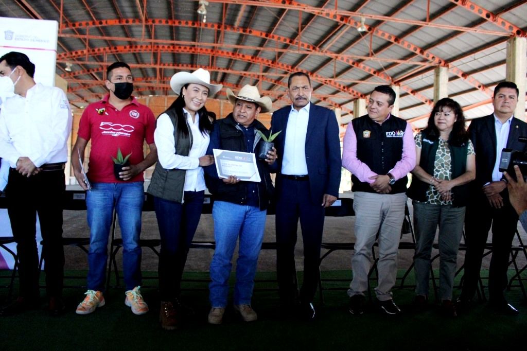 El GEM entrega 20 mil plantas de maguey pulquero a productores de la Región XII San Martín de las Pirámides 