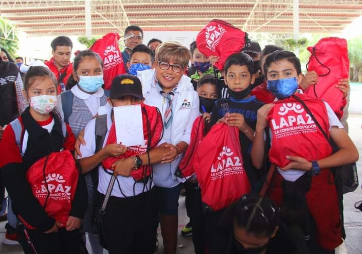 La Presidenta Municipal, Cristina González Cruz, inicia obras en 3 escuelas públicas, con una inversión de $2,634,563.44 en los Reyes la Paz.