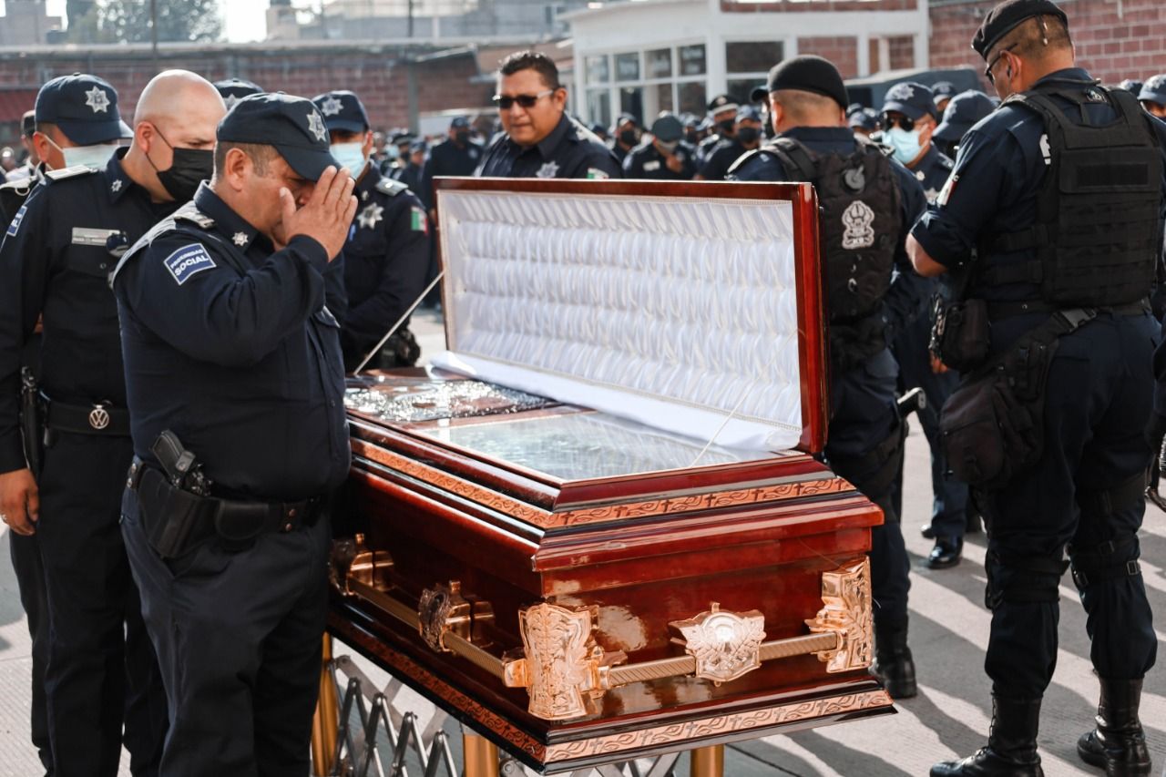 Con homenaje despiden a policía asesinado en Texcoco 