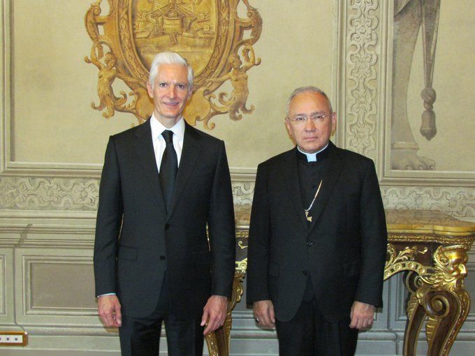 El gobernador Alfredo Del Mazo se reúne con Monseñor Edgar Peña de la Secretaría de Estado del Vaticano 