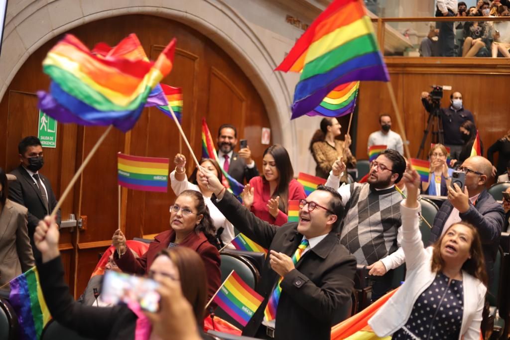 Legislatura aprueba matrimonio igualitario en Edomex