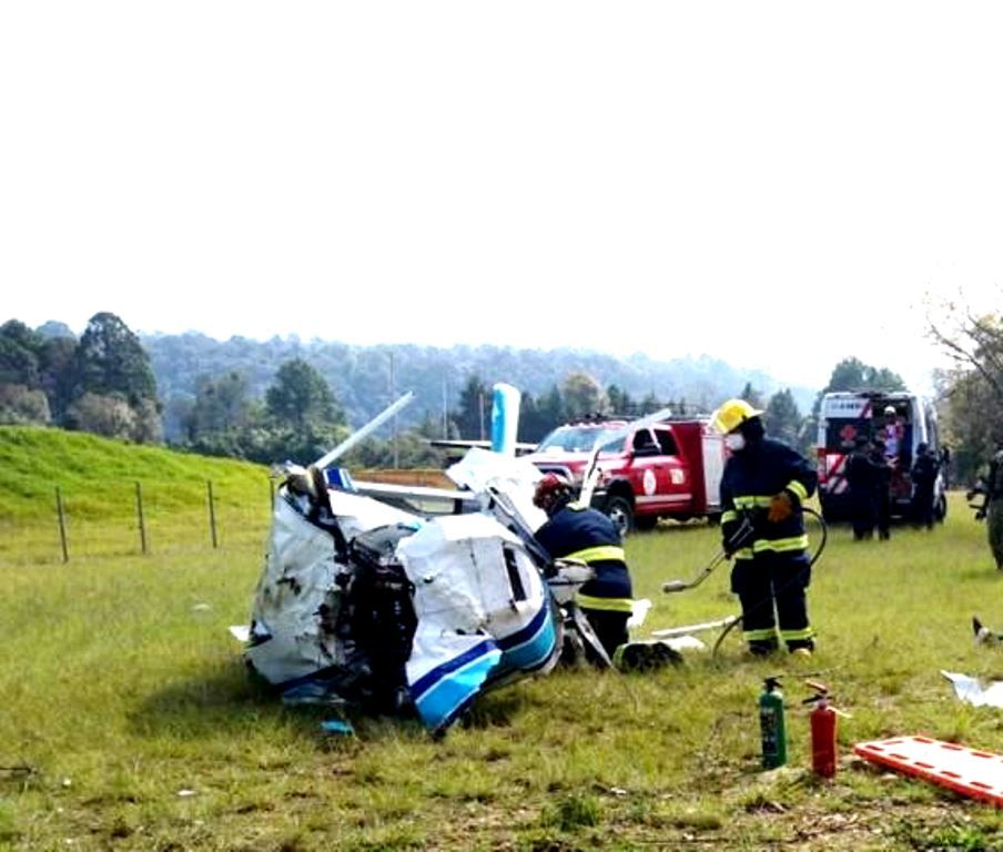 Tres heridos y un fallecido en desplome de avioneta