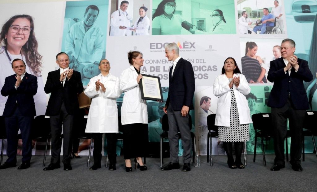 Alfredo del Mazo reconoce la labor de Médicas y Médicos al proteger y atender la salud de los mexiquenses 