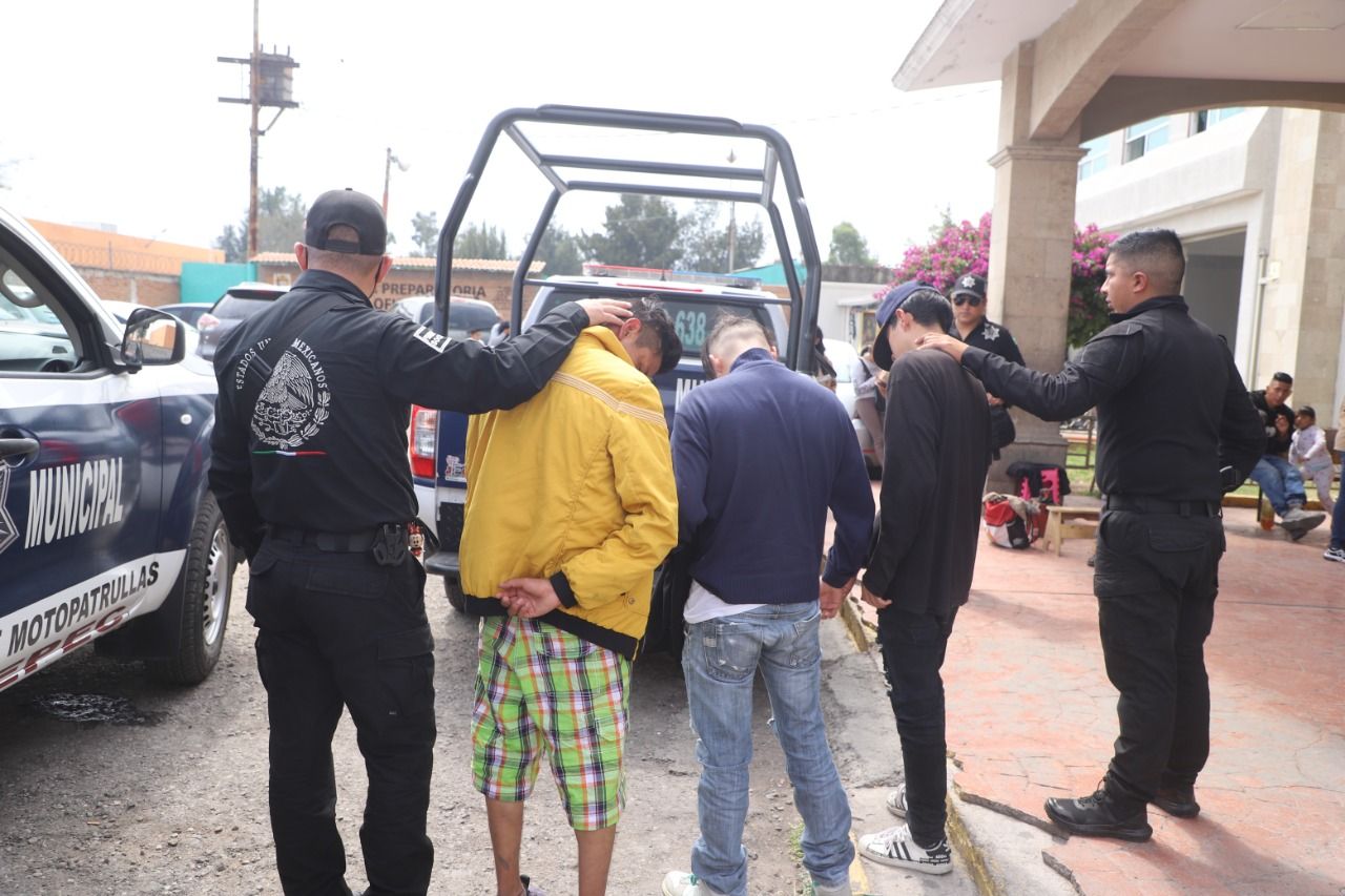 Policías de Ecatepec detienen a presuntos extorsionadores de operadores de trasporte público

