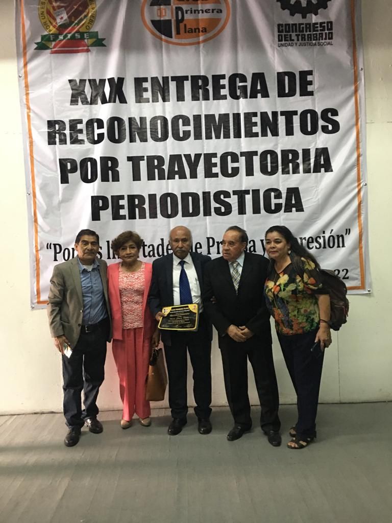 #El director del Diario La Tribuna del Estado de México, Mucio Gómez López, recibió galardón del Club Primera Plana 