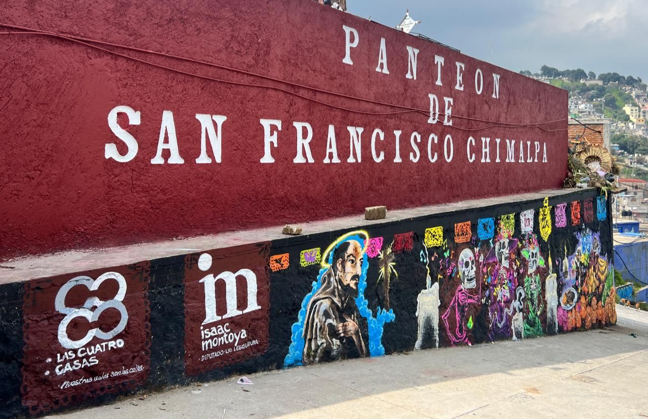Entregan el mural con motivo del Día de Muertos, en la barda perimetral del panteón de San Francisco Chimalpa 