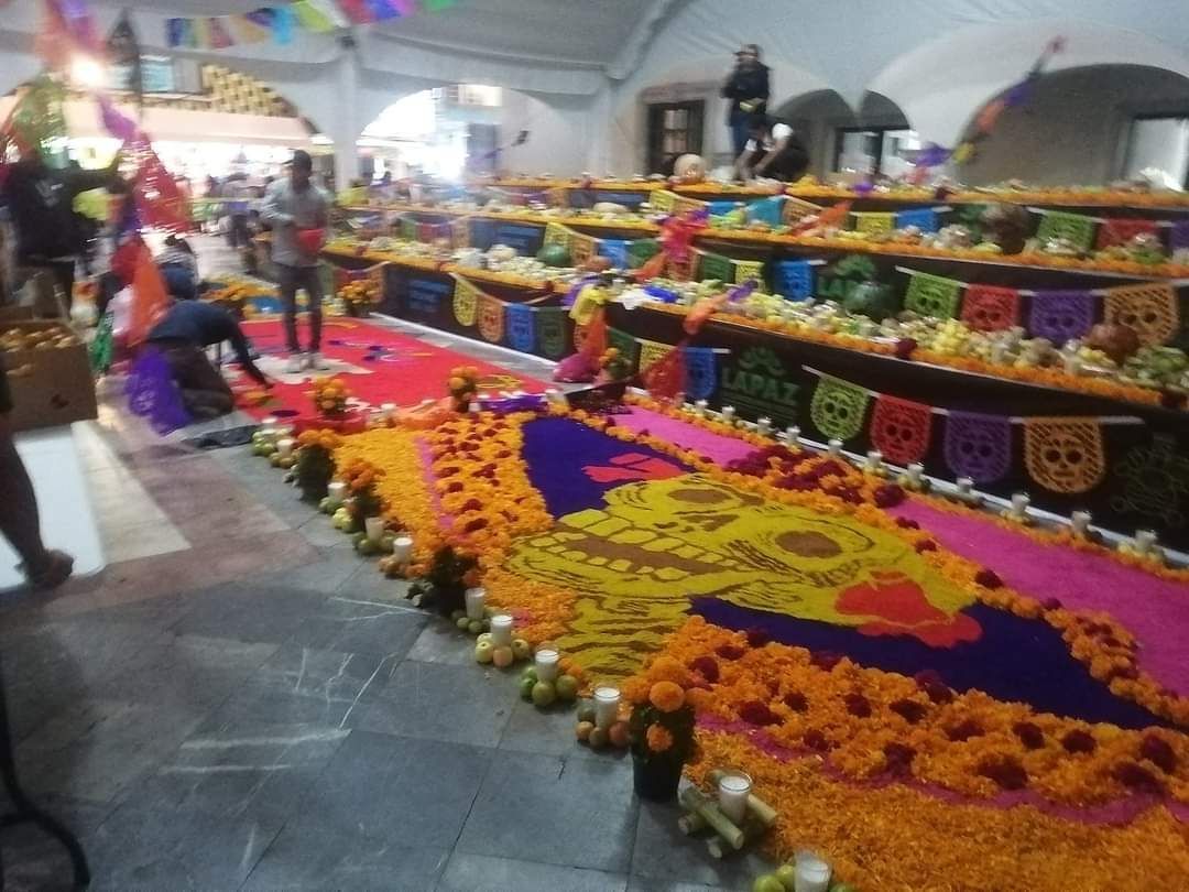 En La Paz el gobierno municipal exhibe  "Ofrenda de Día de Muertos"; Cristina González Cruz