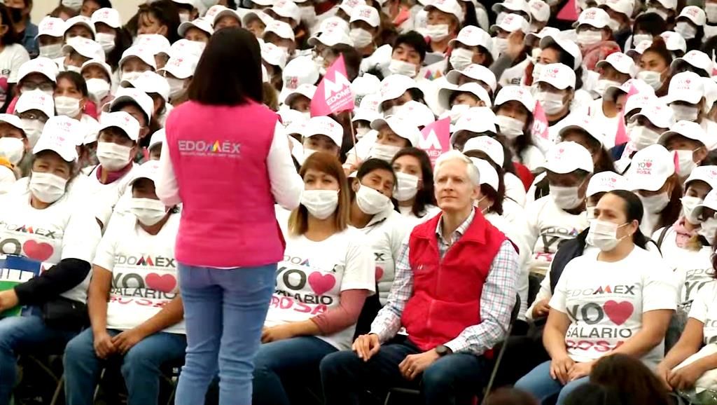 Alfredo del Mazo entrega la tarjeta Salario Rosa en Tultitlán Estado de México