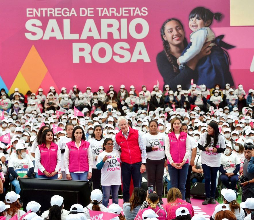 Alfredo del Mazo indica que con el Salario Rosa se ayuda a las mujeres a capacitarse para que puedan generar más ingresos para su familia