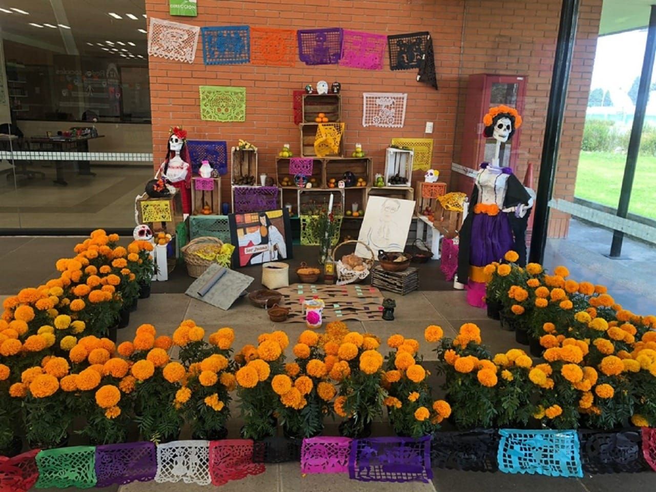 Realizan Concurso de Ofrendas en Biblioteca
Pública ’Centenario de la Revolución’.