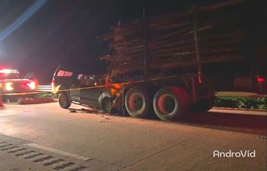 Tres muertos y cinco heridos en aparatoso choque en la autopista La Tinaja -Cosoleacaque