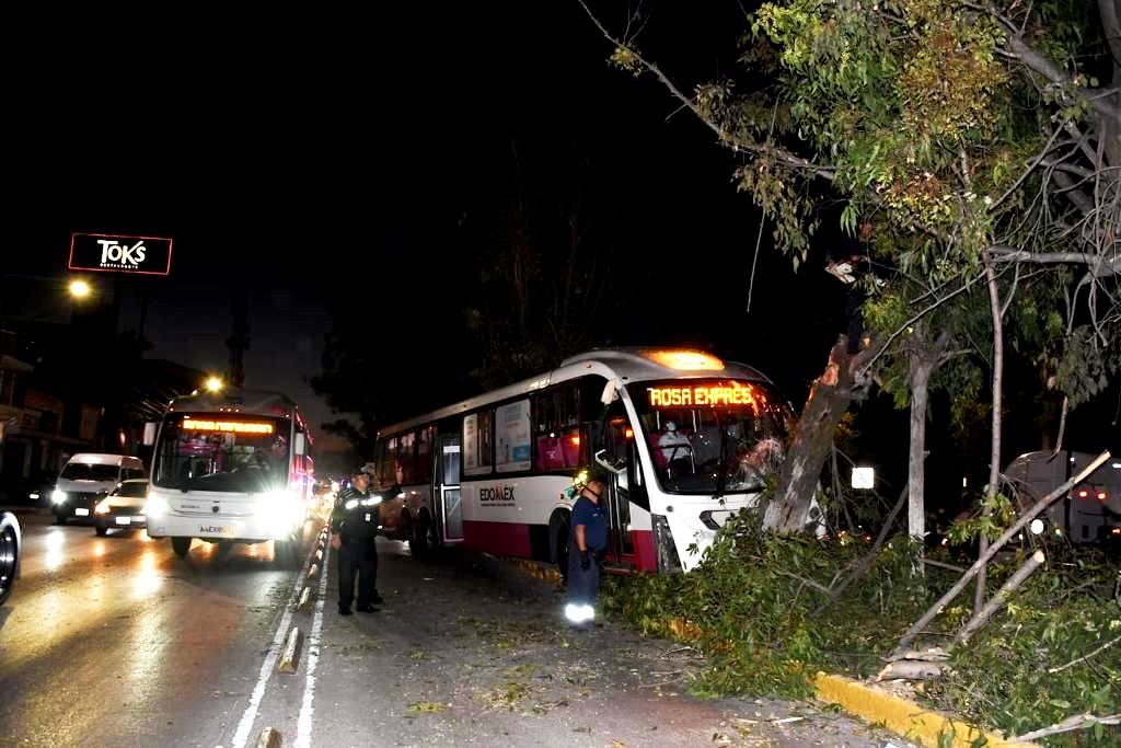 Son 10 lesionados en accidente del Mexibús línea 2