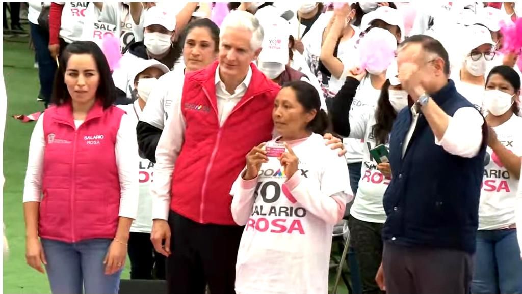 Alfredo del Mazo entrega la Tarjeta Rosa en Toluca