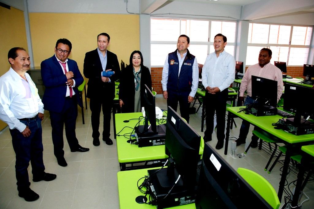 Entregan la reconstrucción y rehabilitación de la Escuela Primaria José María Morelos y Pavón en Tianguistenco
